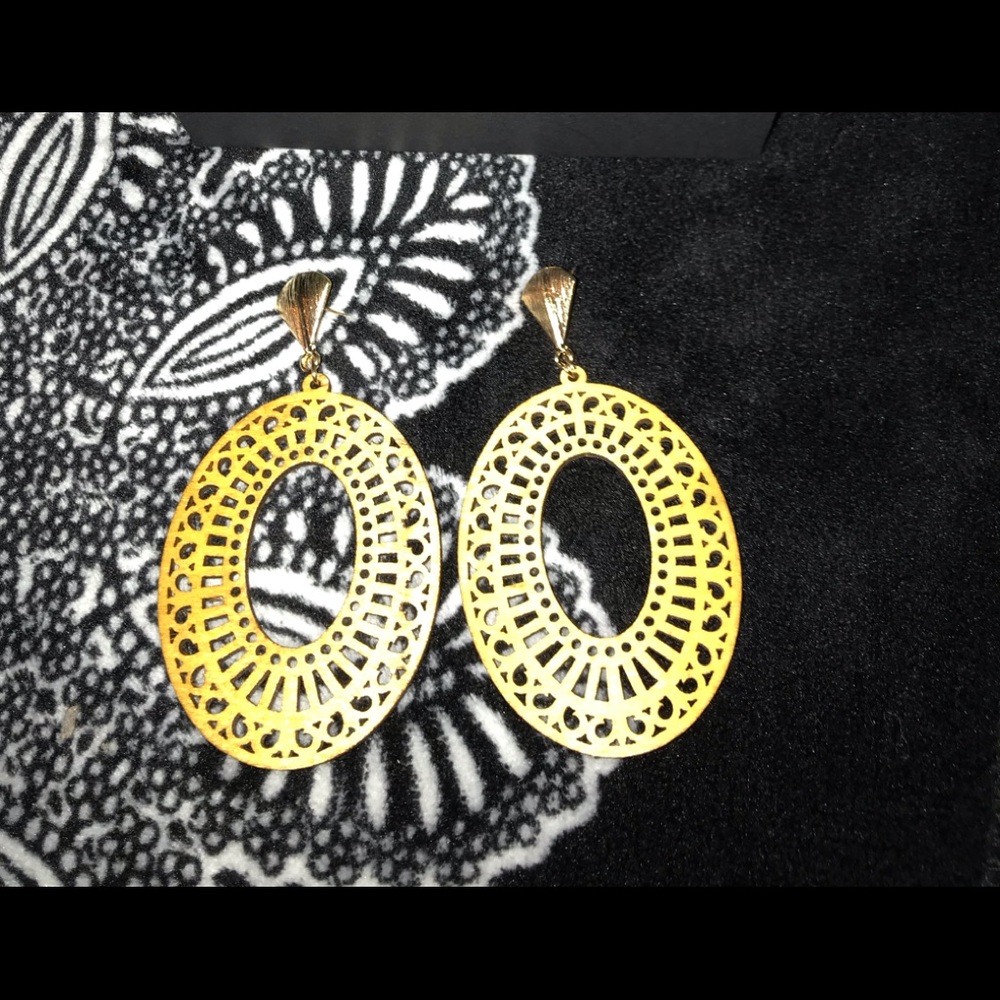 Fashionable earrings that make a statement